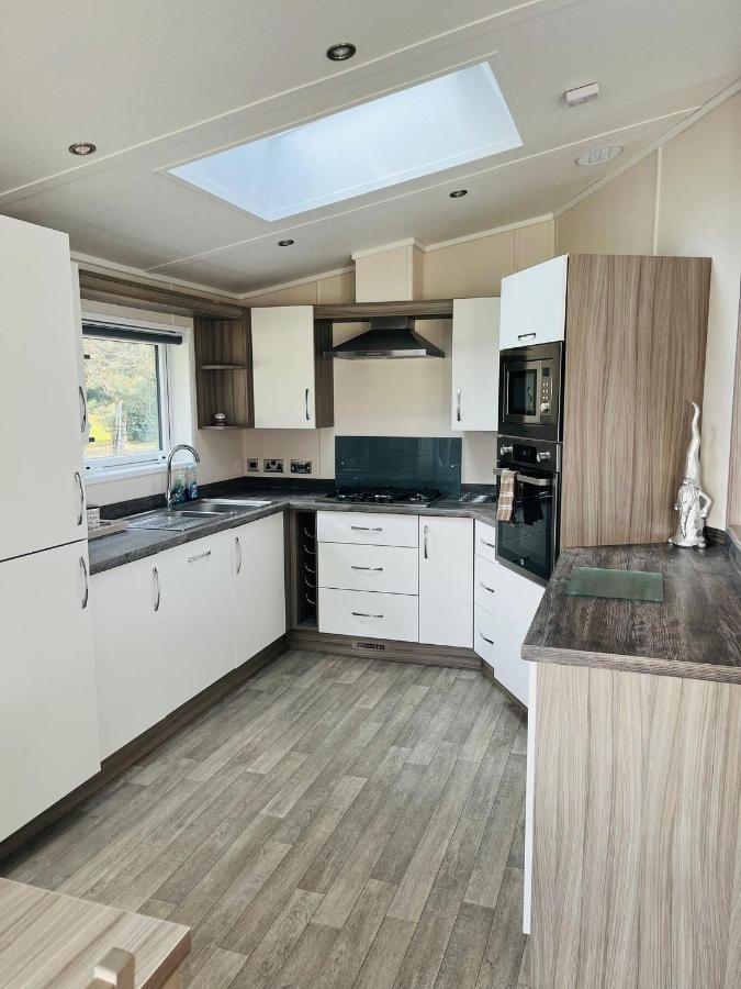 Reynards Retreat Lodge With Hot Tub Barmby on the Moor Exteriör bild