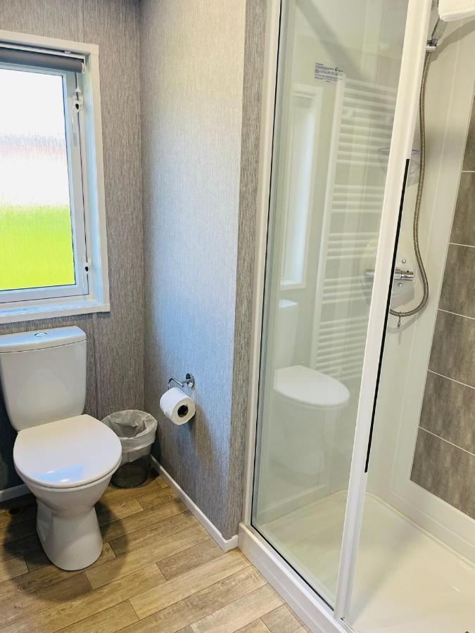 Reynards Retreat Lodge With Hot Tub Barmby on the Moor Exteriör bild